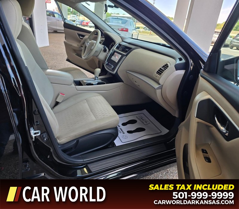 Nissan Altima Vehicle Full-screen Gallery Image 11