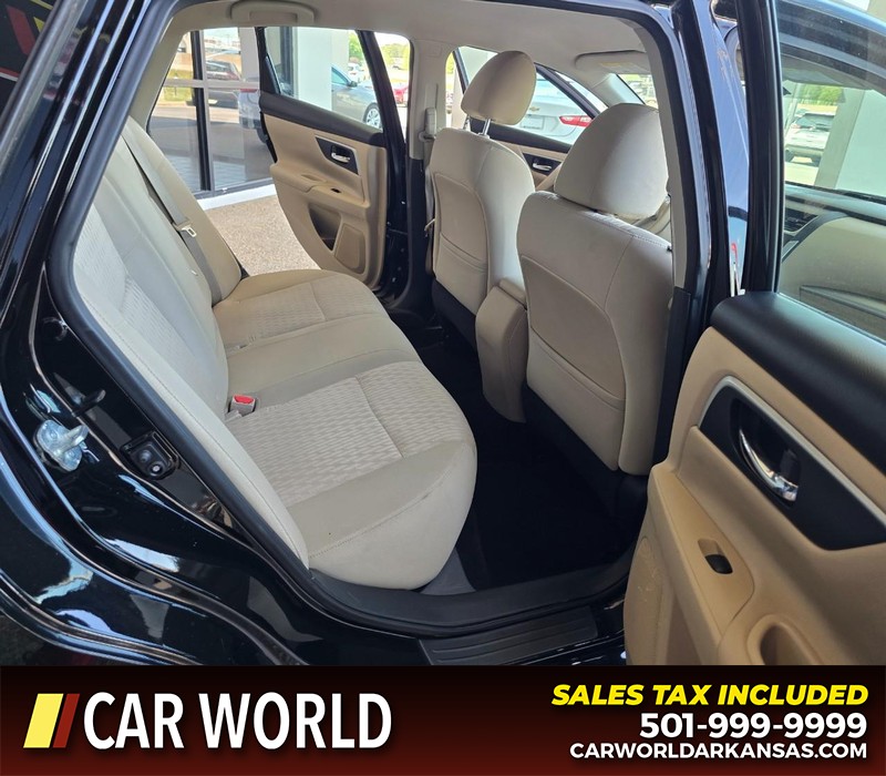 Nissan Altima Vehicle Full-screen Gallery Image 12