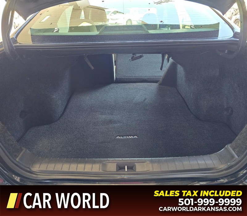 Nissan Altima Vehicle Full-screen Gallery Image 14