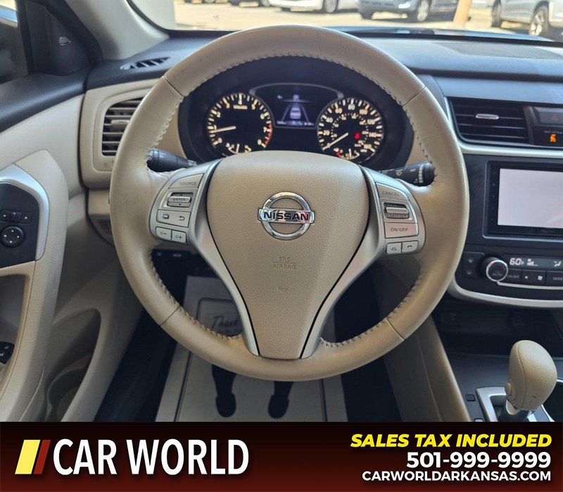 Nissan Altima Vehicle Full-screen Gallery Image 15