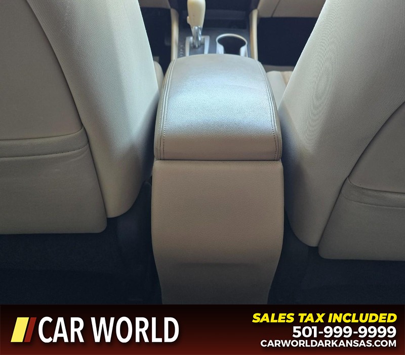 Nissan Altima Vehicle Full-screen Gallery Image 19