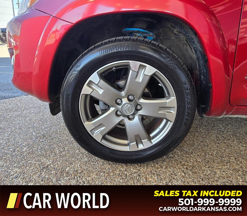 Toyota RAV4 Vehicle Full-screen Gallery Image 6