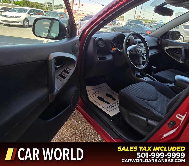 Toyota RAV4 Vehicle Full-screen Gallery Image 7