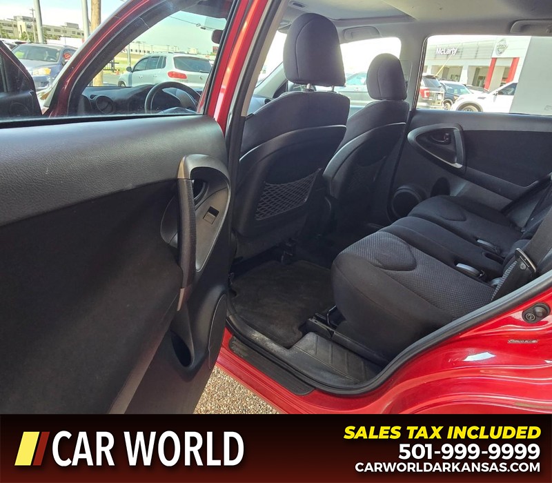 Toyota RAV4 Vehicle Full-screen Gallery Image 9