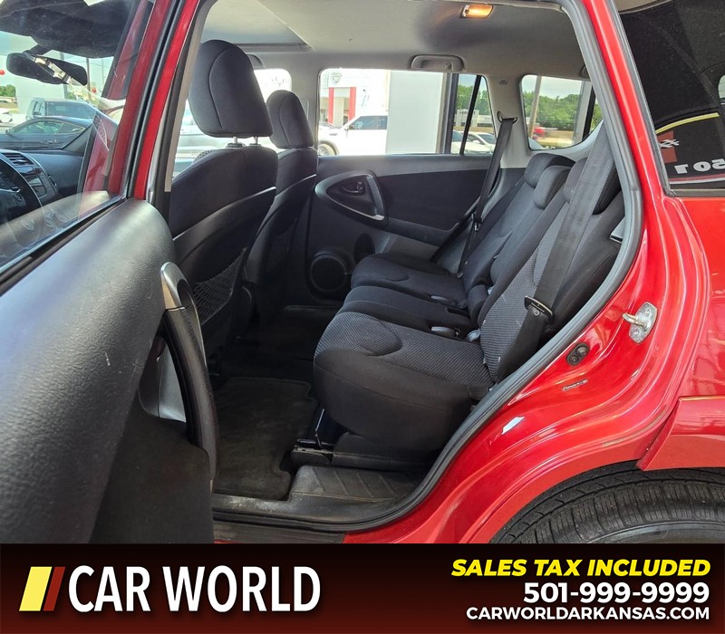 Toyota RAV4 Vehicle Full-screen Gallery Image 10