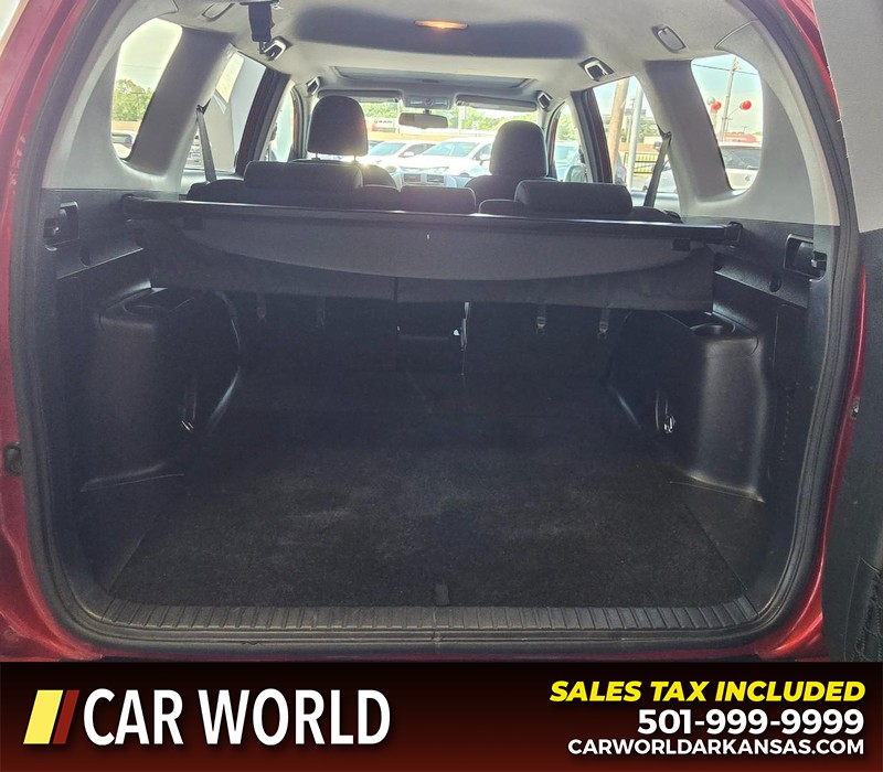 Toyota RAV4 Vehicle Full-screen Gallery Image 13