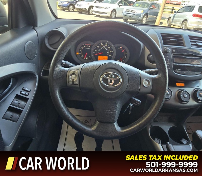 Toyota RAV4 Vehicle Full-screen Gallery Image 15