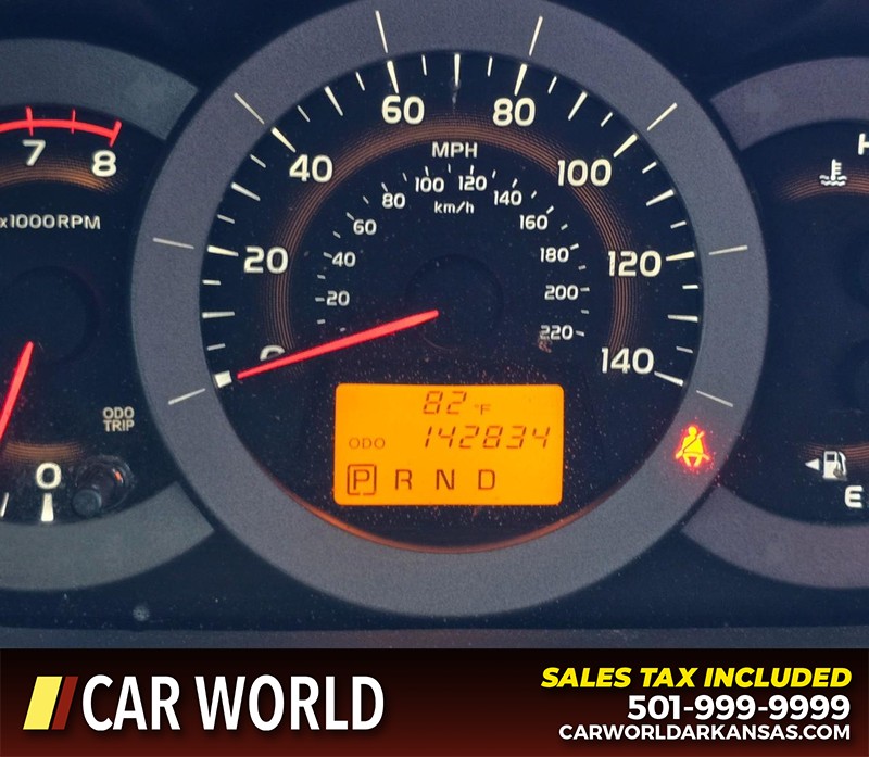 Toyota RAV4 Vehicle Full-screen Gallery Image 16