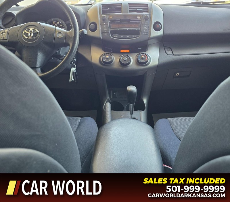 Toyota RAV4 Vehicle Full-screen Gallery Image 19