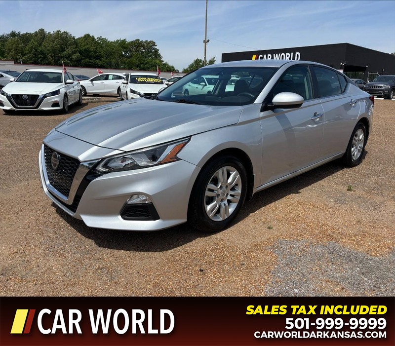 Nissan Altima Vehicle Full-screen Gallery Image 9