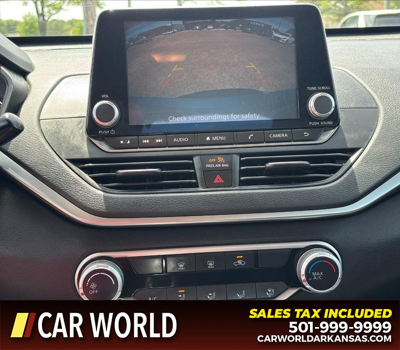 Nissan Altima Vehicle Full-screen Gallery Image 18