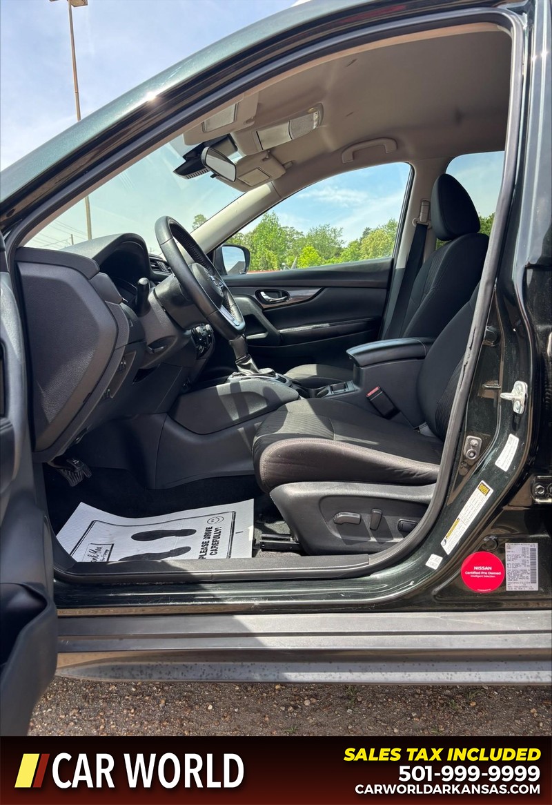 Nissan Rogue Vehicle Full-screen Gallery Image 13