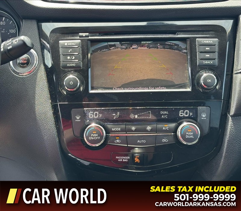 Nissan Rogue Vehicle Full-screen Gallery Image 18