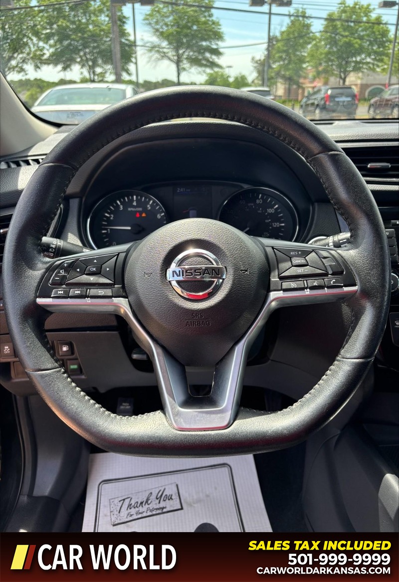 Nissan Rogue Vehicle Full-screen Gallery Image 19