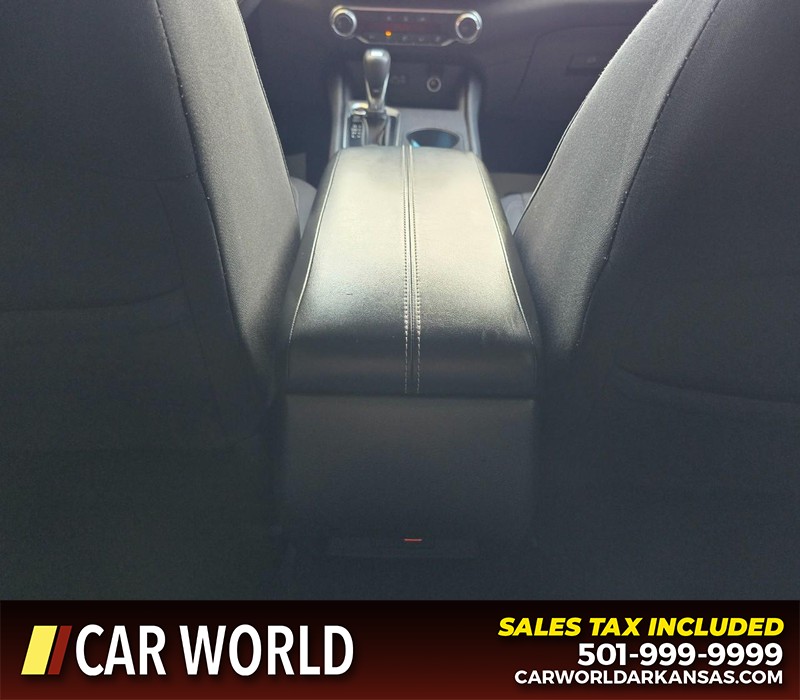 Nissan Altima Vehicle Full-screen Gallery Image 19