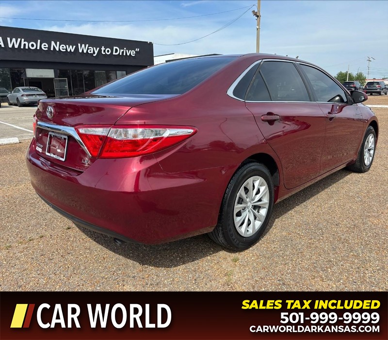 Toyota Camry Vehicle Full-screen Gallery Image 3