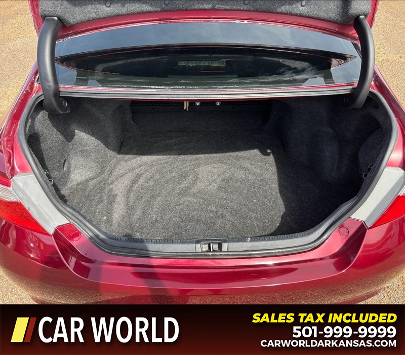 Toyota Camry Vehicle Full-screen Gallery Image 6