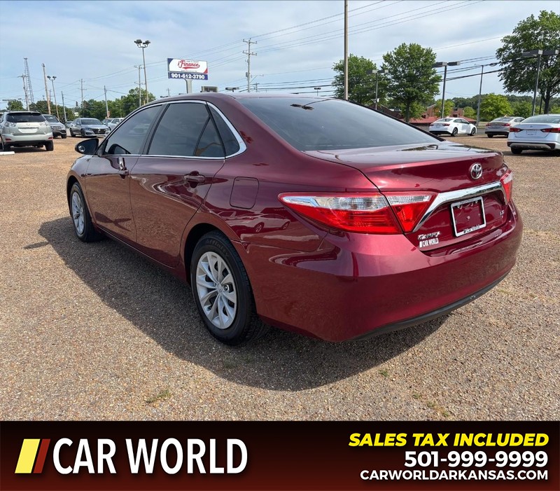 Toyota Camry Vehicle Full-screen Gallery Image 7