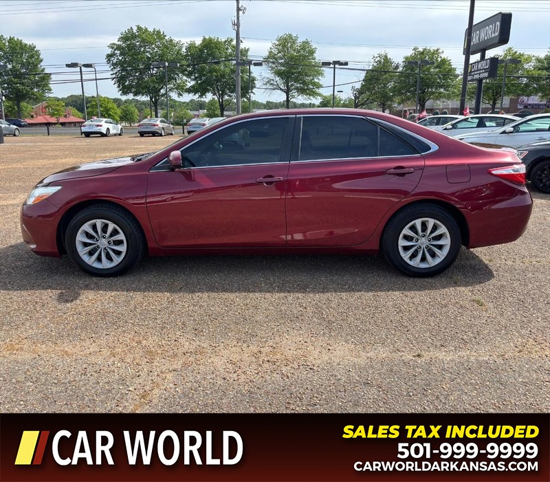 Toyota Camry Vehicle Full-screen Gallery Image 8