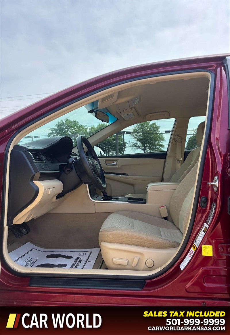 Toyota Camry Vehicle Full-screen Gallery Image 13