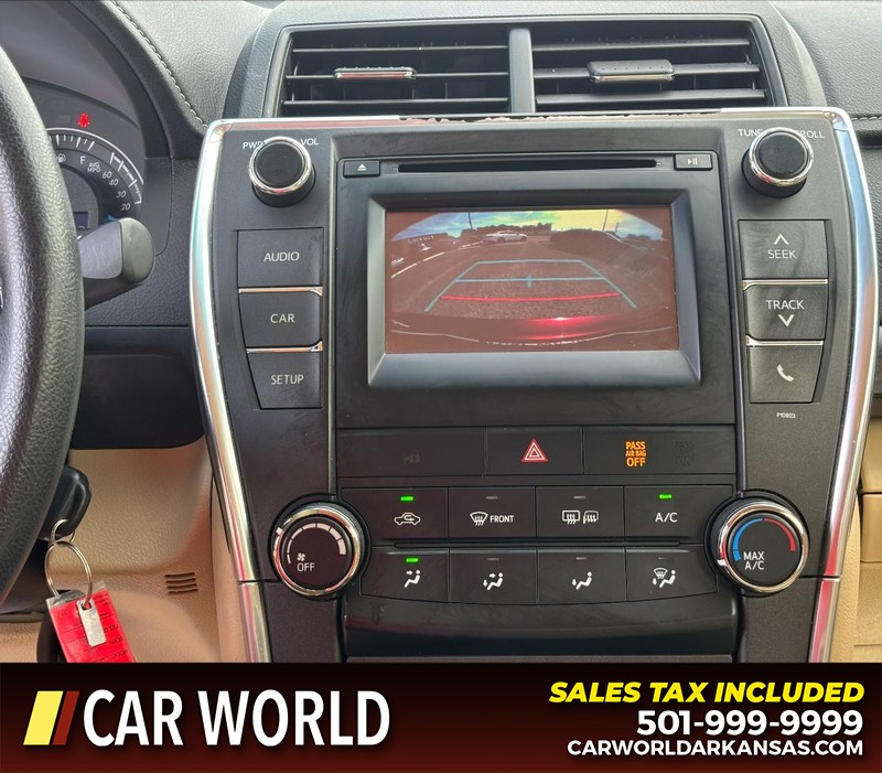 Toyota Camry Vehicle Full-screen Gallery Image 18