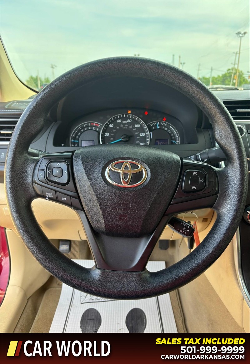 Toyota Camry Vehicle Full-screen Gallery Image 19