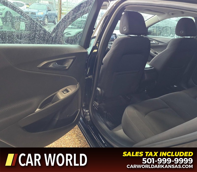 Chevrolet Malibu Vehicle Full-screen Gallery Image 9