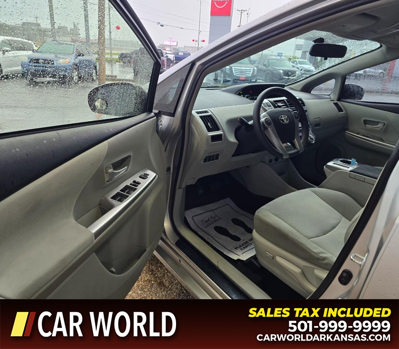 Toyota Prius V Vehicle Full-screen Gallery Image 7