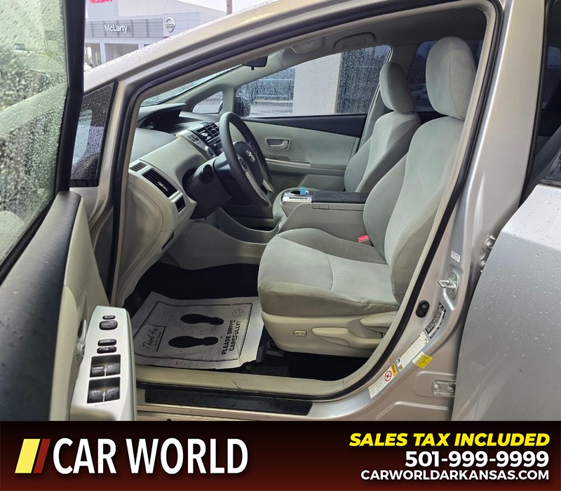 Toyota Prius V Vehicle Full-screen Gallery Image 8