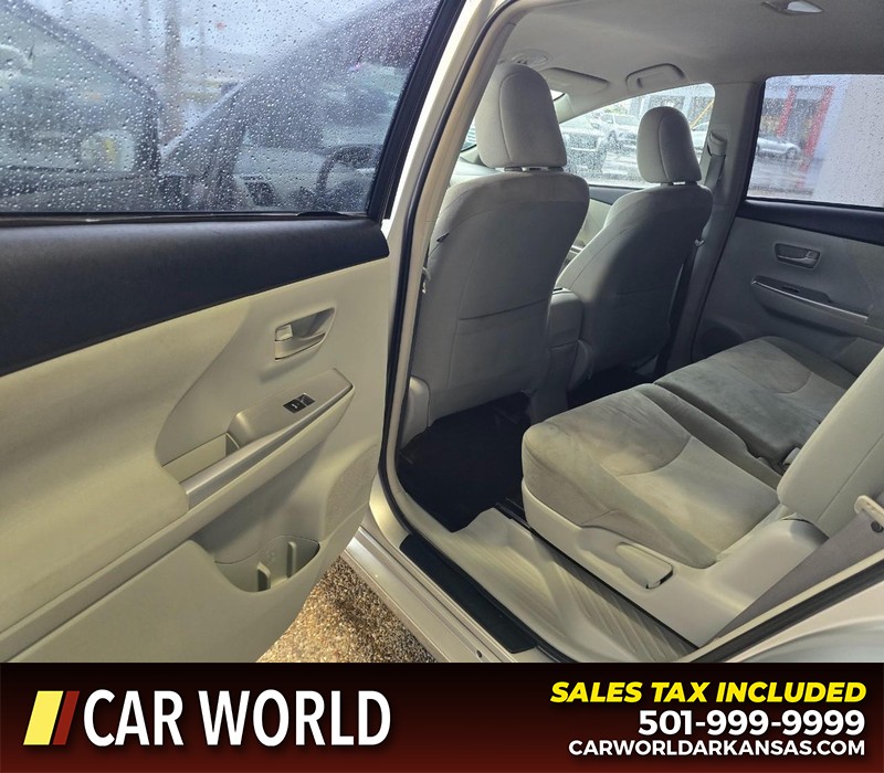 Toyota Prius V Vehicle Full-screen Gallery Image 9