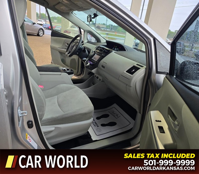 Toyota Prius V Vehicle Full-screen Gallery Image 11