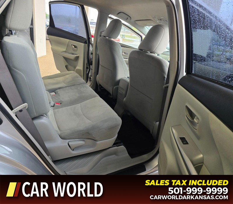 Toyota Prius V Vehicle Full-screen Gallery Image 12