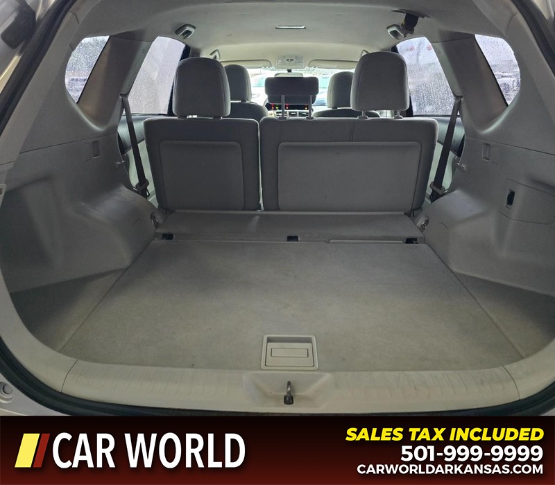 Toyota Prius V Vehicle Full-screen Gallery Image 13