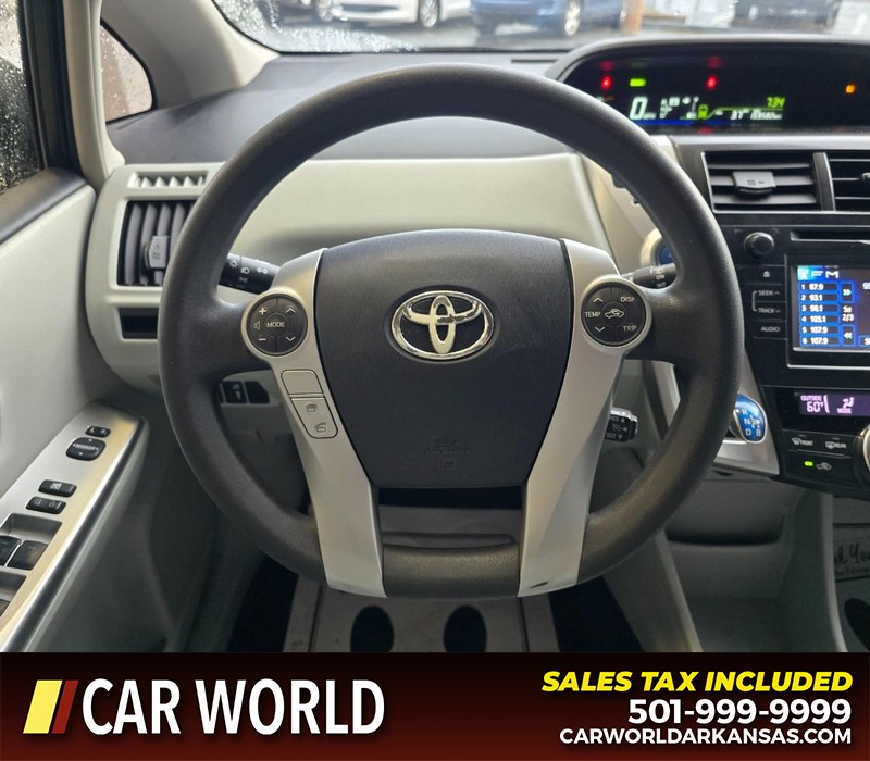 Toyota Prius V Vehicle Full-screen Gallery Image 15
