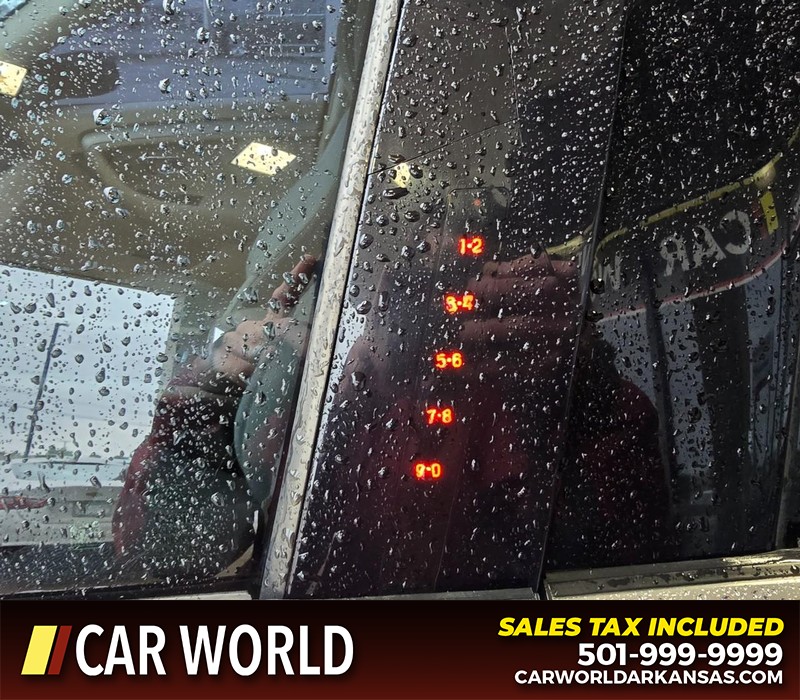 Ford Taurus Vehicle Full-screen Gallery Image 5