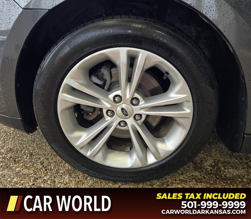 Ford Taurus Vehicle Full-screen Gallery Image 7