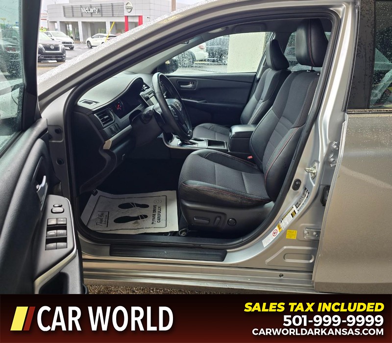 Toyota Camry Vehicle Full-screen Gallery Image 8