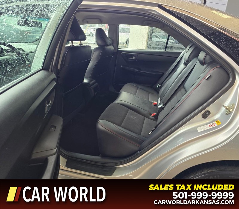 Toyota Camry Vehicle Full-screen Gallery Image 10