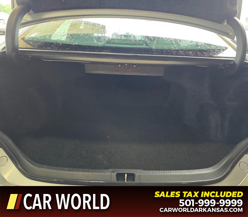 Toyota Camry Vehicle Full-screen Gallery Image 13