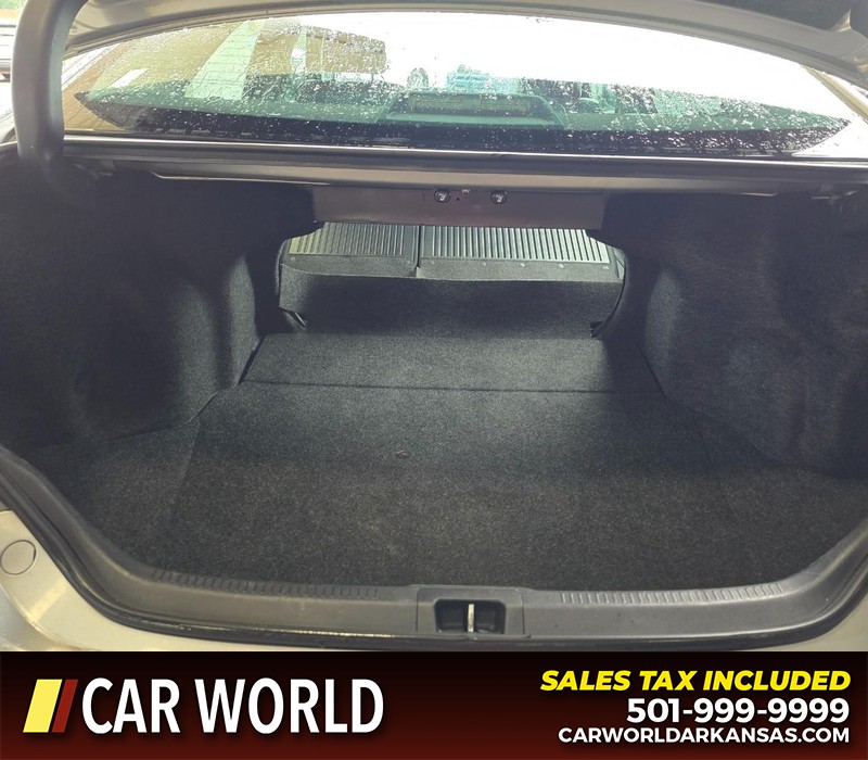 Toyota Camry Vehicle Full-screen Gallery Image 14