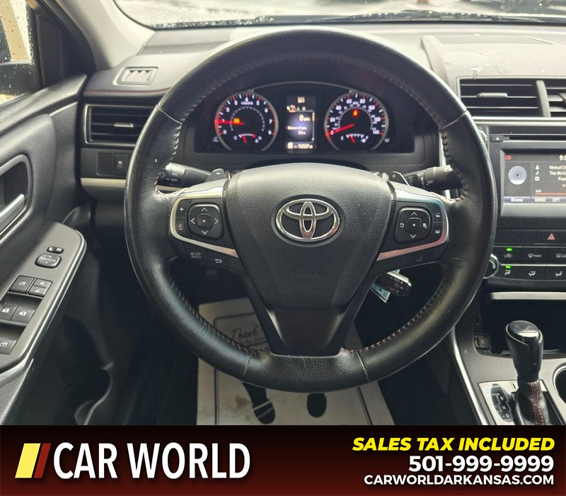 Toyota Camry Vehicle Full-screen Gallery Image 15