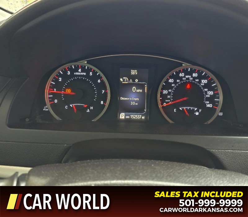 Toyota Camry Vehicle Full-screen Gallery Image 17