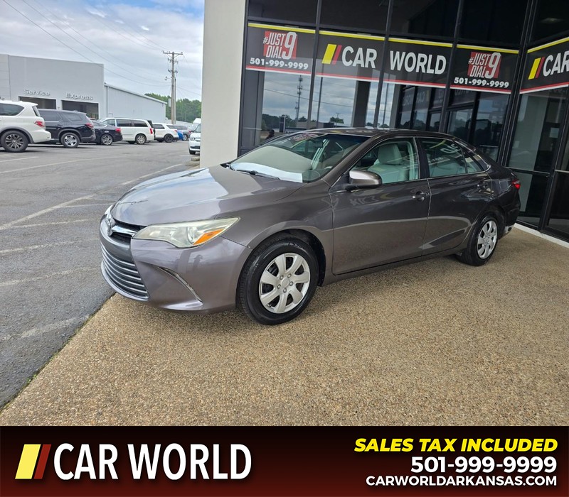 Toyota Camry Vehicle Full-screen Gallery Image 3