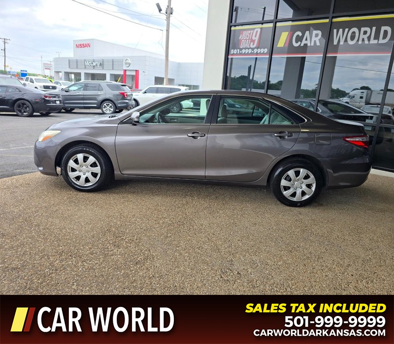 Toyota Camry Vehicle Full-screen Gallery Image 4