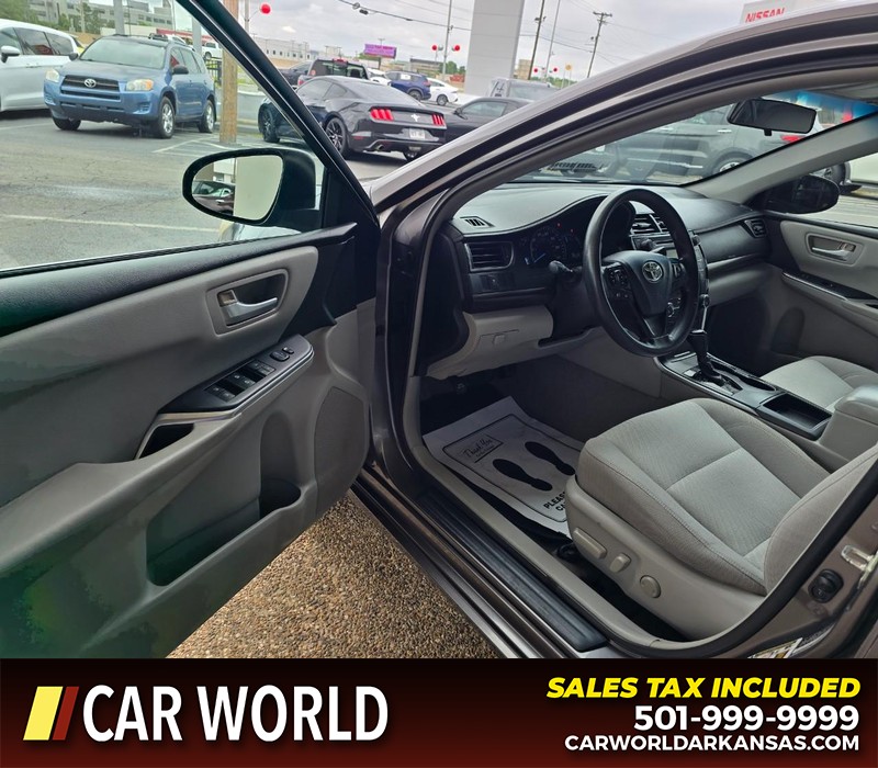 Toyota Camry Vehicle Full-screen Gallery Image 7