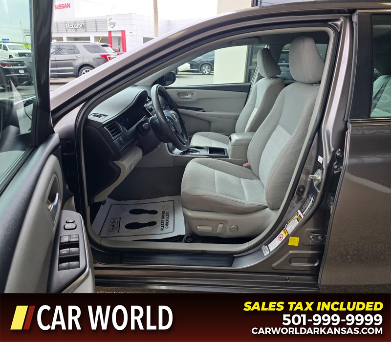 Toyota Camry Vehicle Full-screen Gallery Image 8