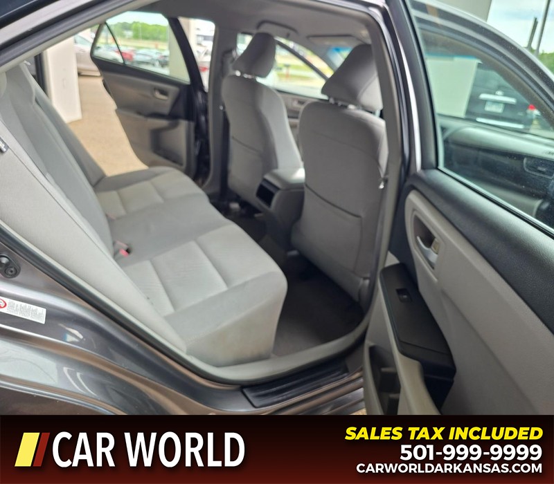 Toyota Camry Vehicle Full-screen Gallery Image 12