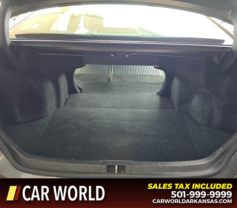 Toyota Camry Vehicle Full-screen Gallery Image 14