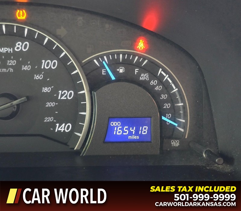 Toyota Camry Vehicle Full-screen Gallery Image 16