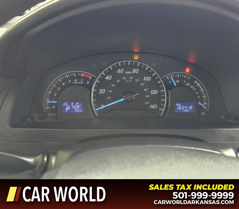 Toyota Camry Vehicle Full-screen Gallery Image 17